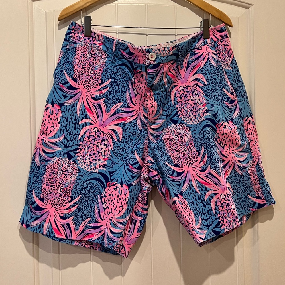 Lilly Pulitzer men’s tropic down low shorts 36